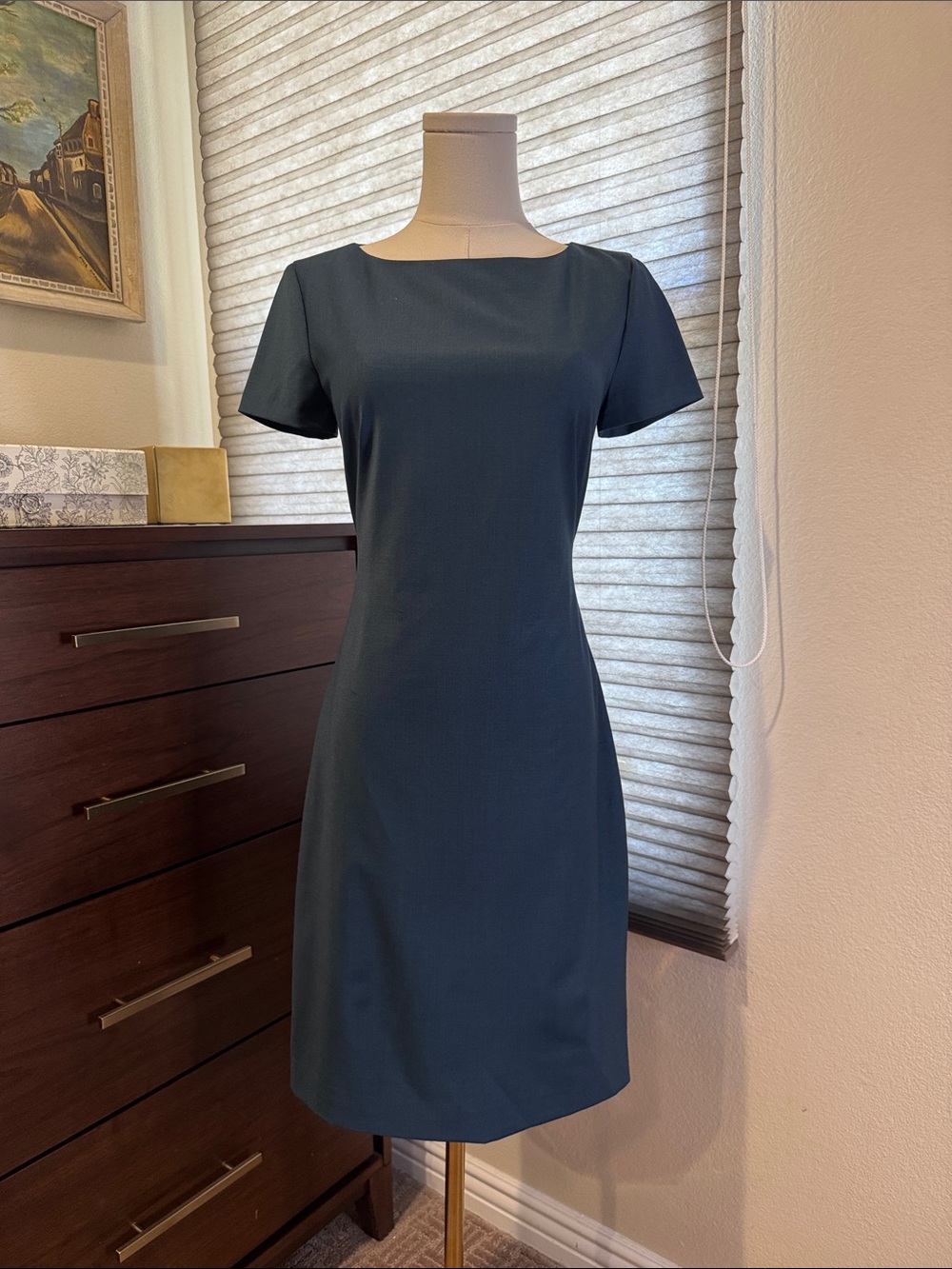 Theory Short-Sleeve Sheath Dress. Size 0